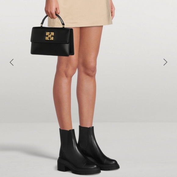 Stuart Weitzman Norah Lug Sole Chelsea Boots - Picture 4 of 16